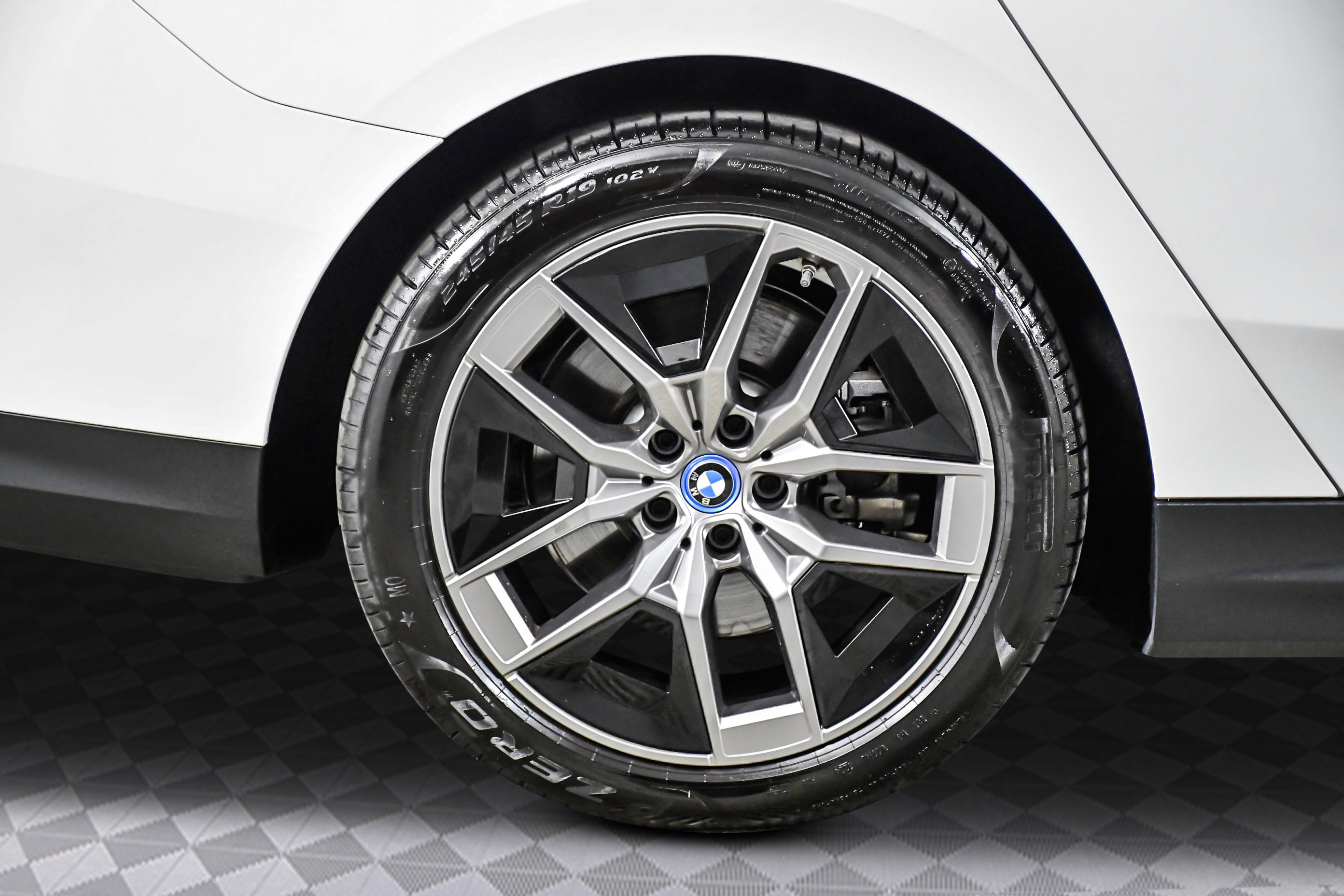 Used 2025 BMW i5 eDrive40i w/ Executive Package image 35