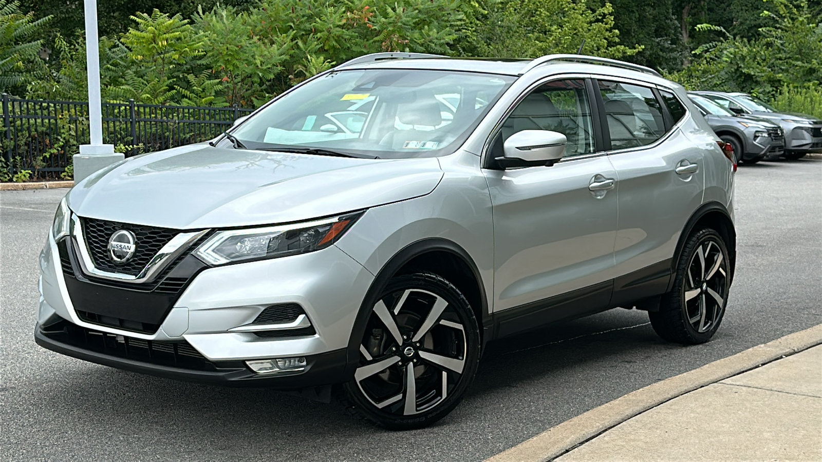 Used 2021 Nissan Rogue Sport SL w/ Premium Package AWD/4WD image 1