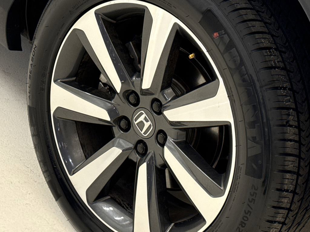 Certified 2025 Honda Pilot Elite image 11