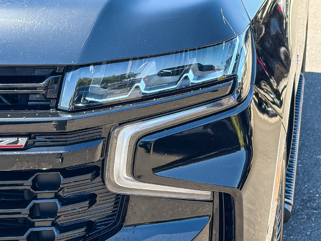 Used 2024 Chevrolet Suburban Z71 w/ Luxury Package AWD/4WD image 7