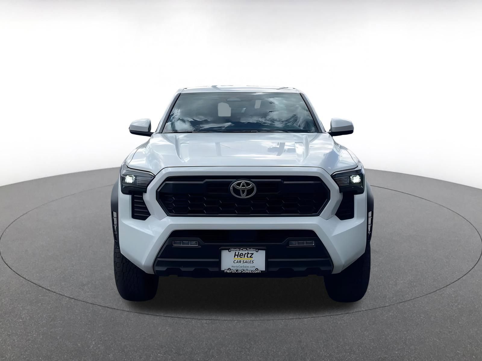 Used 2025 Toyota Tacoma SR image 4