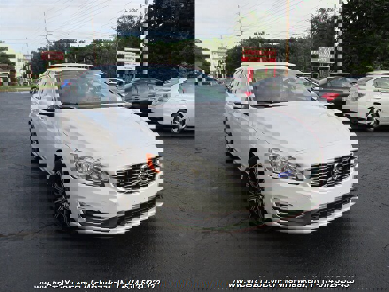 Used 2017 Volvo S60 T5 Inscription image 9