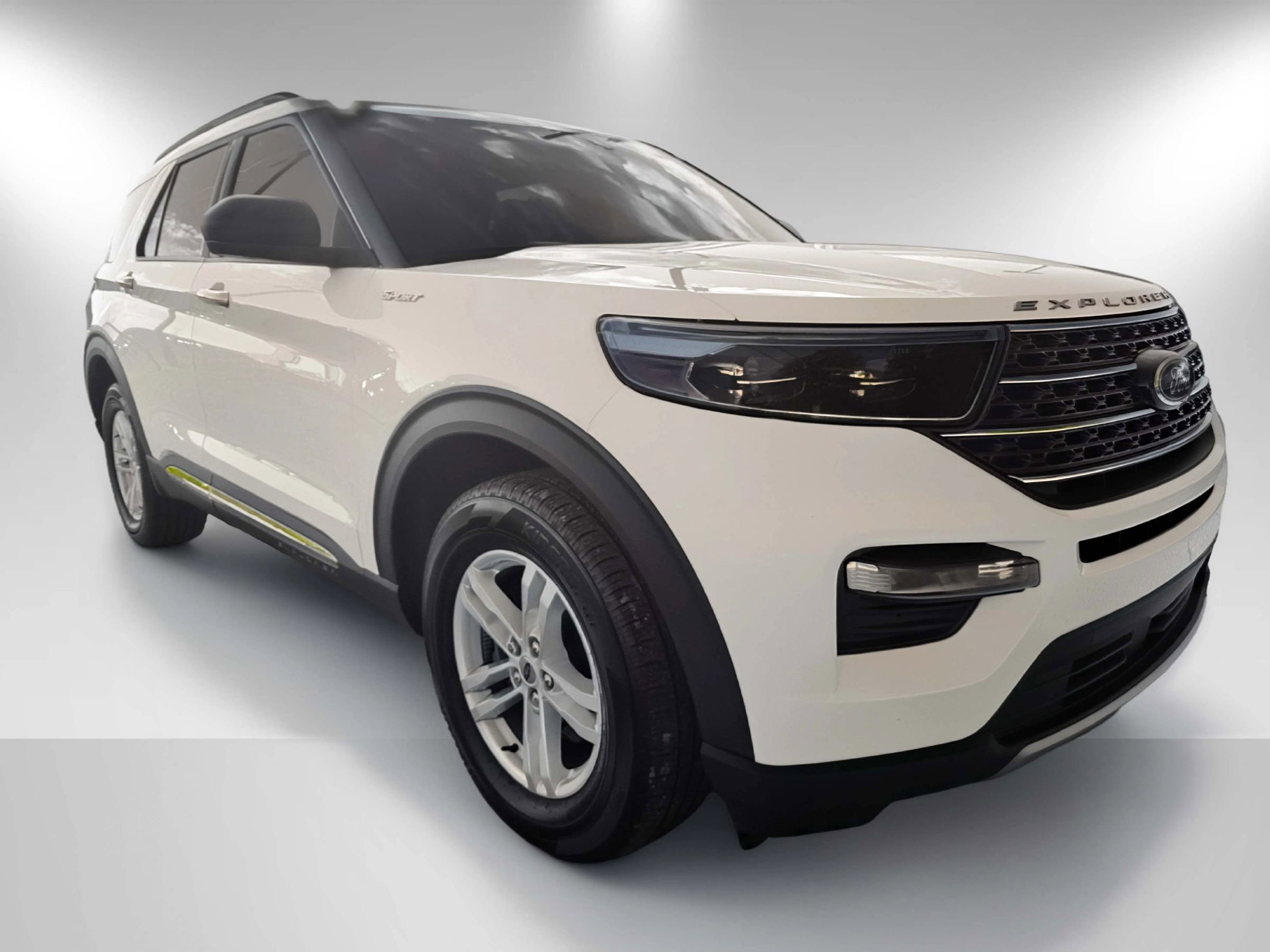 Used 2022 Ford Explorer XLT w/ Equipment Group 202A image 4