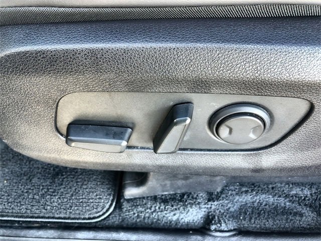 Used 2024 Kia Carnival LX image 12