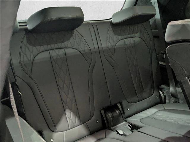 Used 2025 BMW X7 M60i image 22