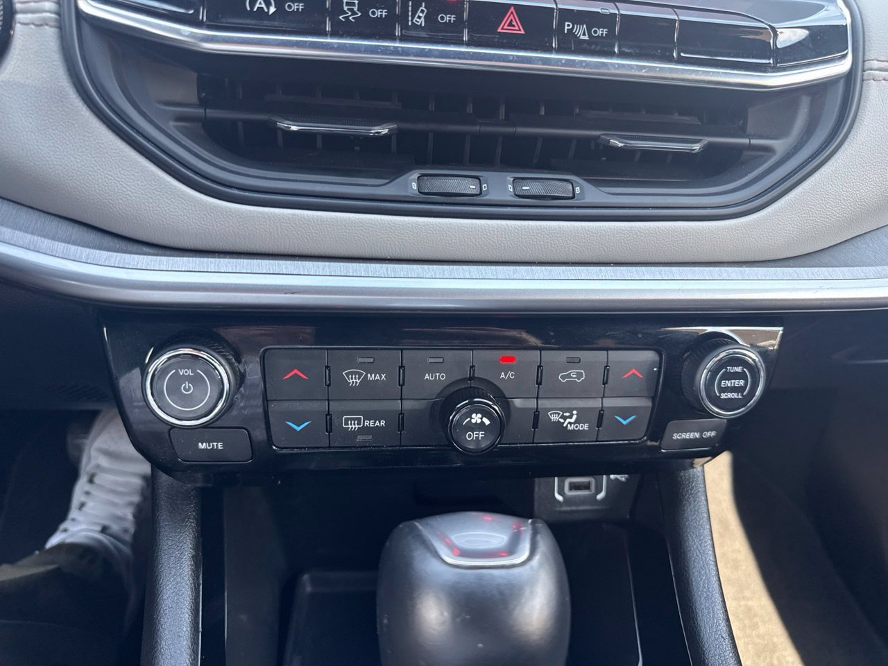 Used 2025 Jeep Compass Limited AWD/4WD image 13