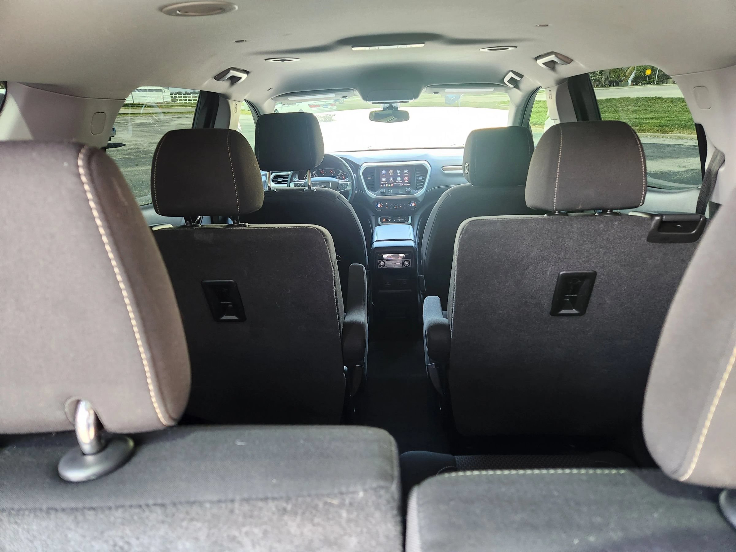 Used 2022 GMC Acadia SLE w/ Driver Convenience Package FWD image 7
