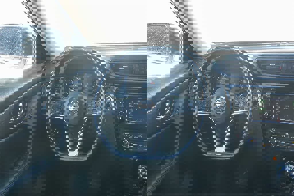 Used 2020 Nissan Rogue SV w/ Premium Package image 12