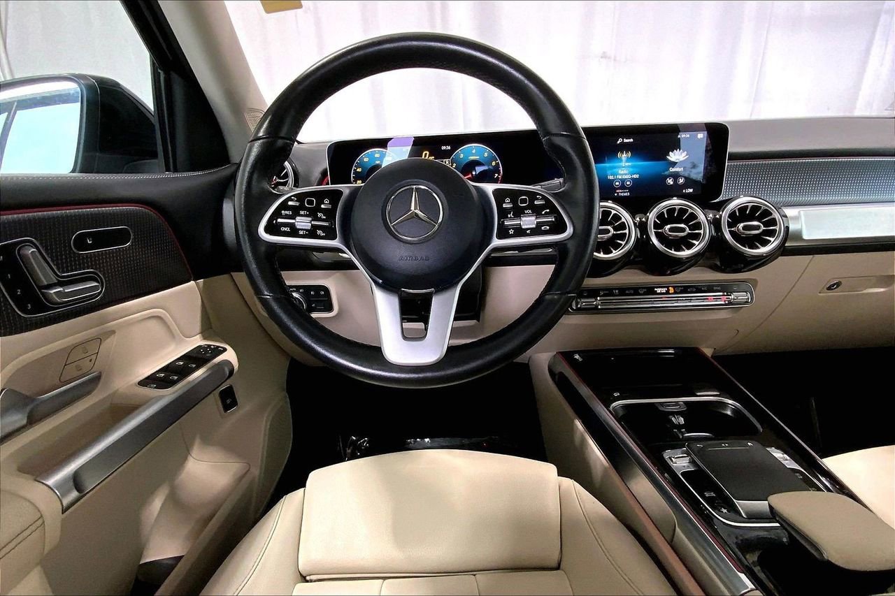 Used 2020 Mercedes-Benz GLB 250 w/ Premium Package image 4
