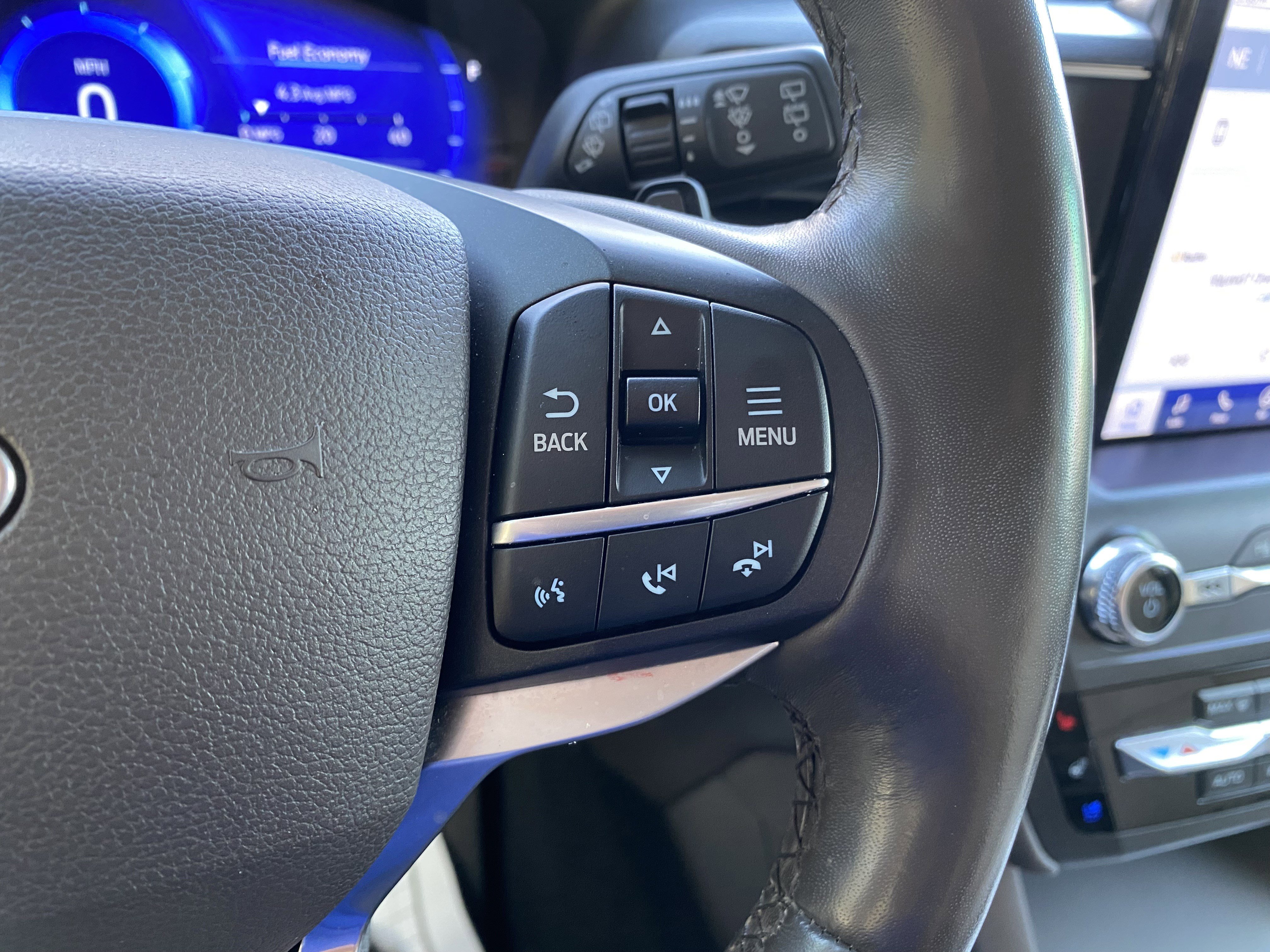 Used 2020 Ford Explorer Platinum w/ Premium Technology Package image 21