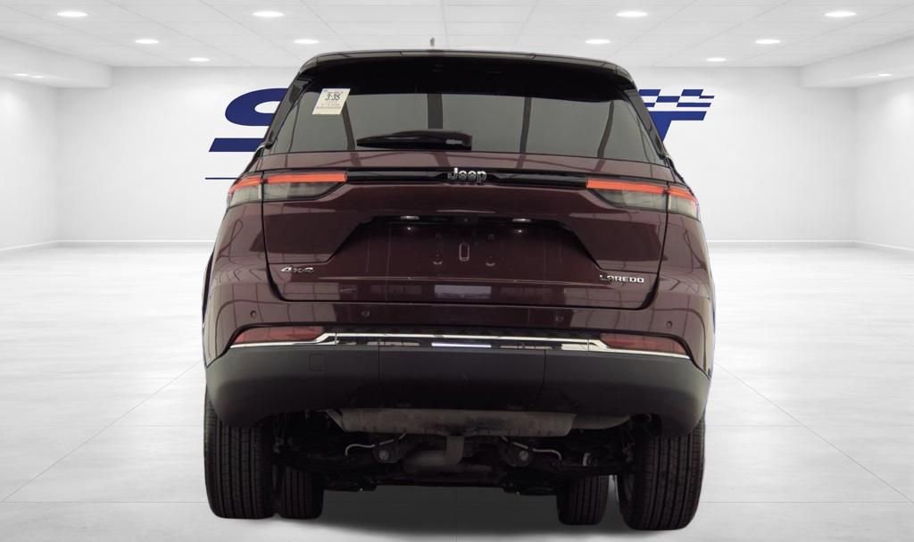 Used 2024 Jeep Grand Cherokee Laredo X AWD/4WD image 7