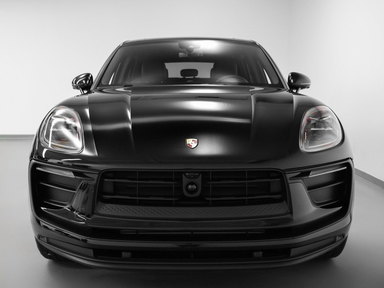Certified 2025 Porsche Macan image 8