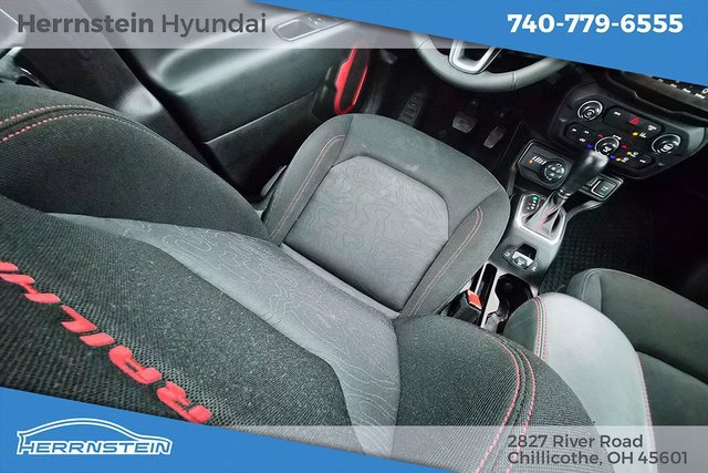 Used 2023 Jeep Renegade Trailhawk image 13