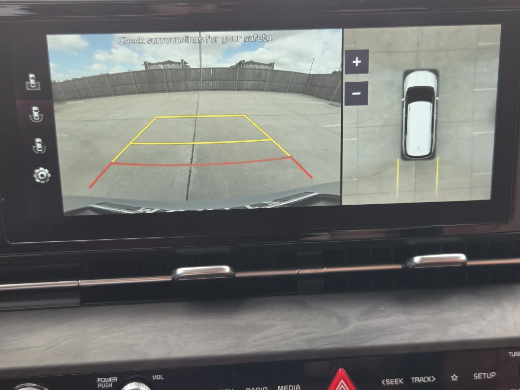 Certified 2022 Kia Carnival SX FWD image 9