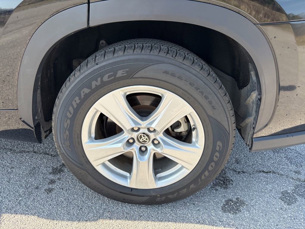 Certified 2024 Toyota Highlander LE image 42