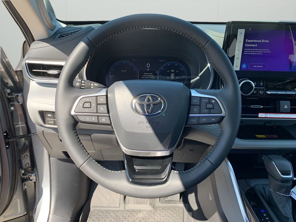 New 2025 Toyota Highlander Platinum image 25