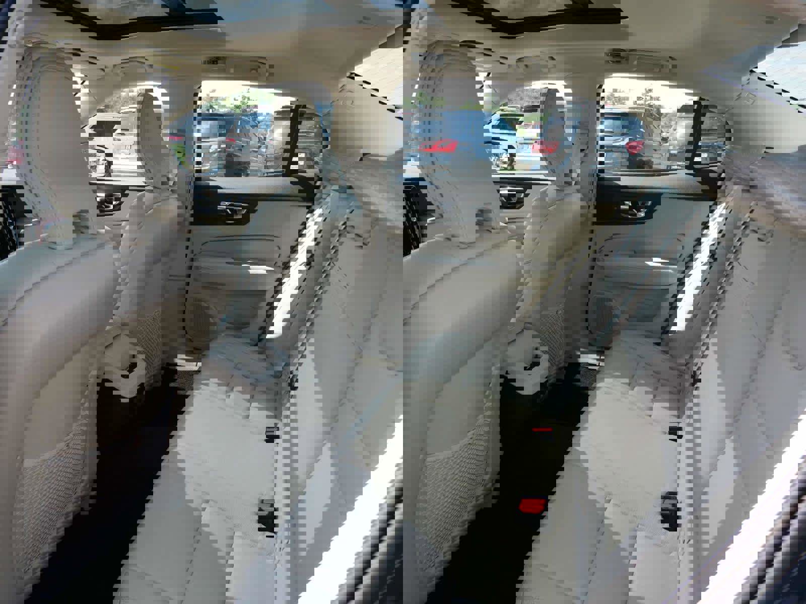 Used 2021 Volvo S60 T5 Momentum image 11