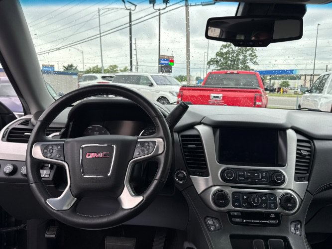 Used 2017 GMC Yukon SLT w/ Premium Edition AWD/4WD image 17