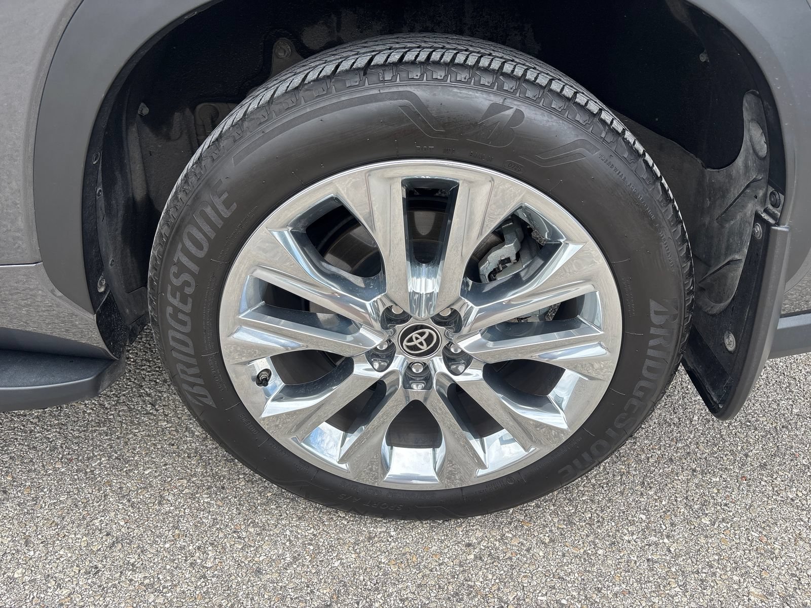 Used 2025 Toyota Highlander Limited FWD image 36