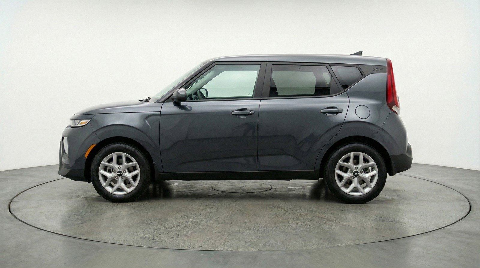 Used 2025 Kia Soul LX w/ LX Technology Package FWD image 5