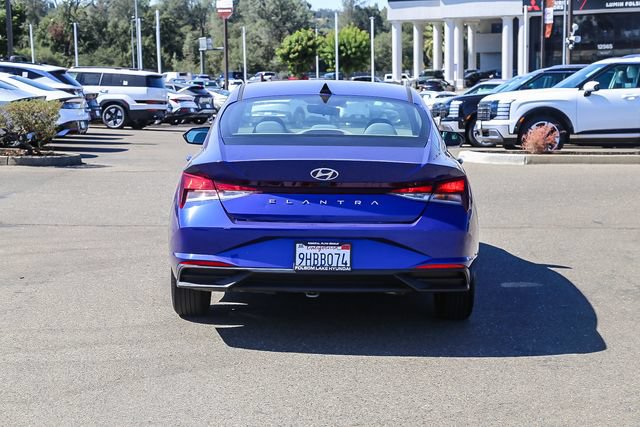 Certified 2023 Hyundai Elantra SE FWD image 4
