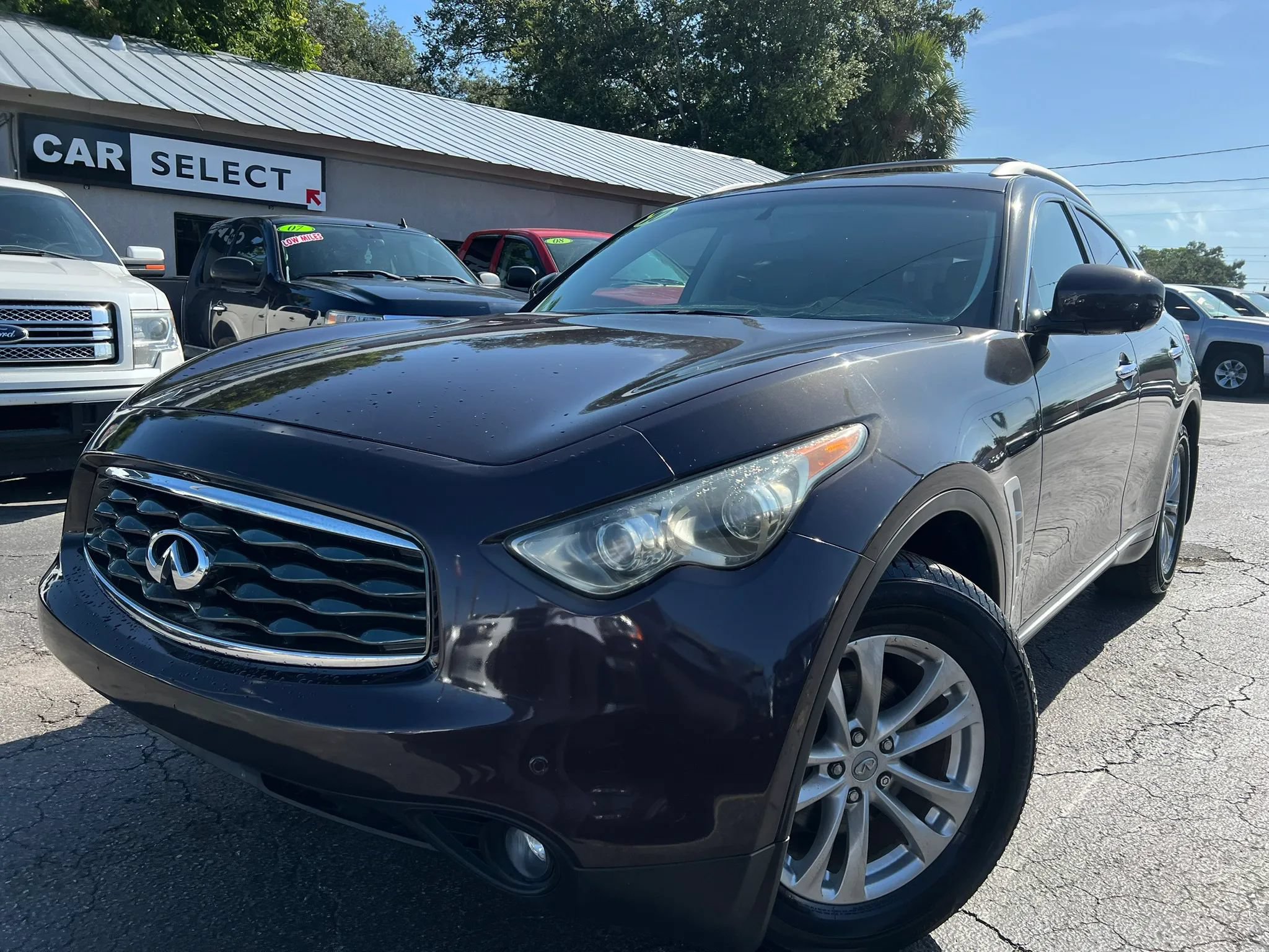 Used 2010 INFINITI FX35 AWD w/ Navigation Pkg image 1