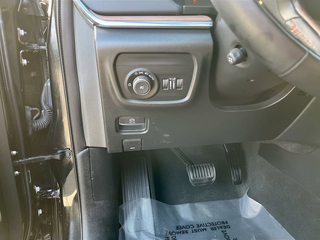 Used 2023 Jeep Grand Cherokee Summit image 10