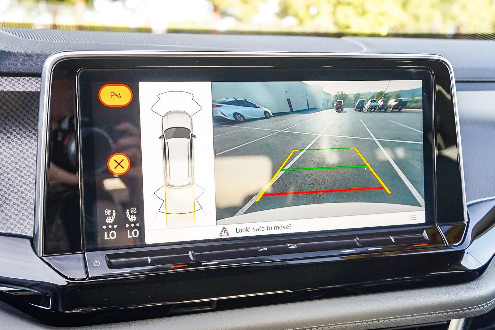 Used 2024 Volkswagen Atlas Peak Edition SEL AWD/4WD image 31