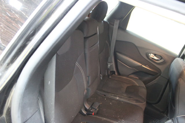 Used 2015 Jeep Cherokee Latitude w/ Comfort/Convenience Group AWD/4WD image 9