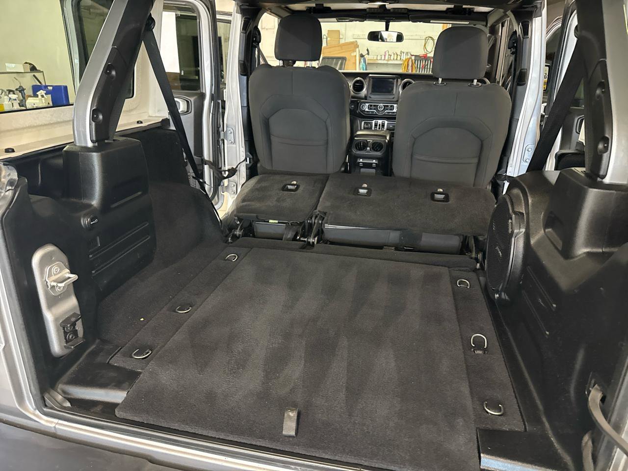 Used 2018 Jeep Wrangler Unlimited Sport S image 39