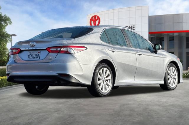 Used 2018 Toyota Camry LE image 4