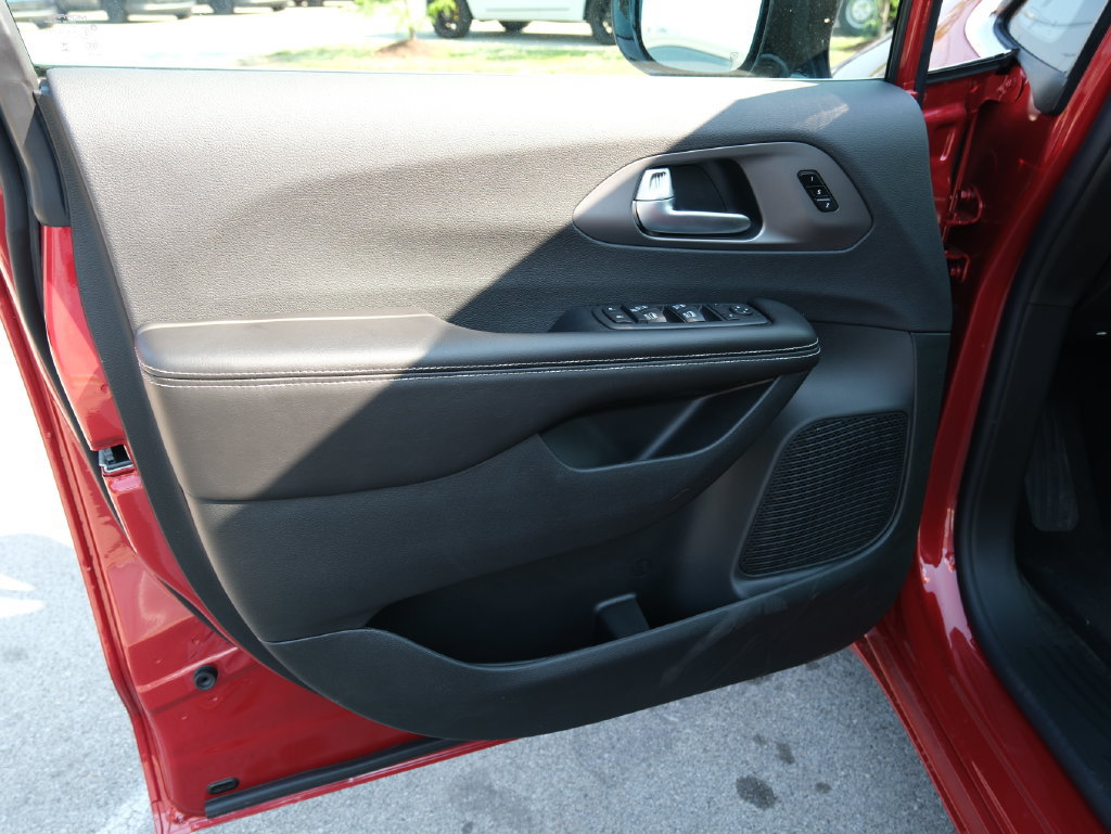 New 2027 Chrysler Pacifica Select w/ Family Tech Group FWD image 15