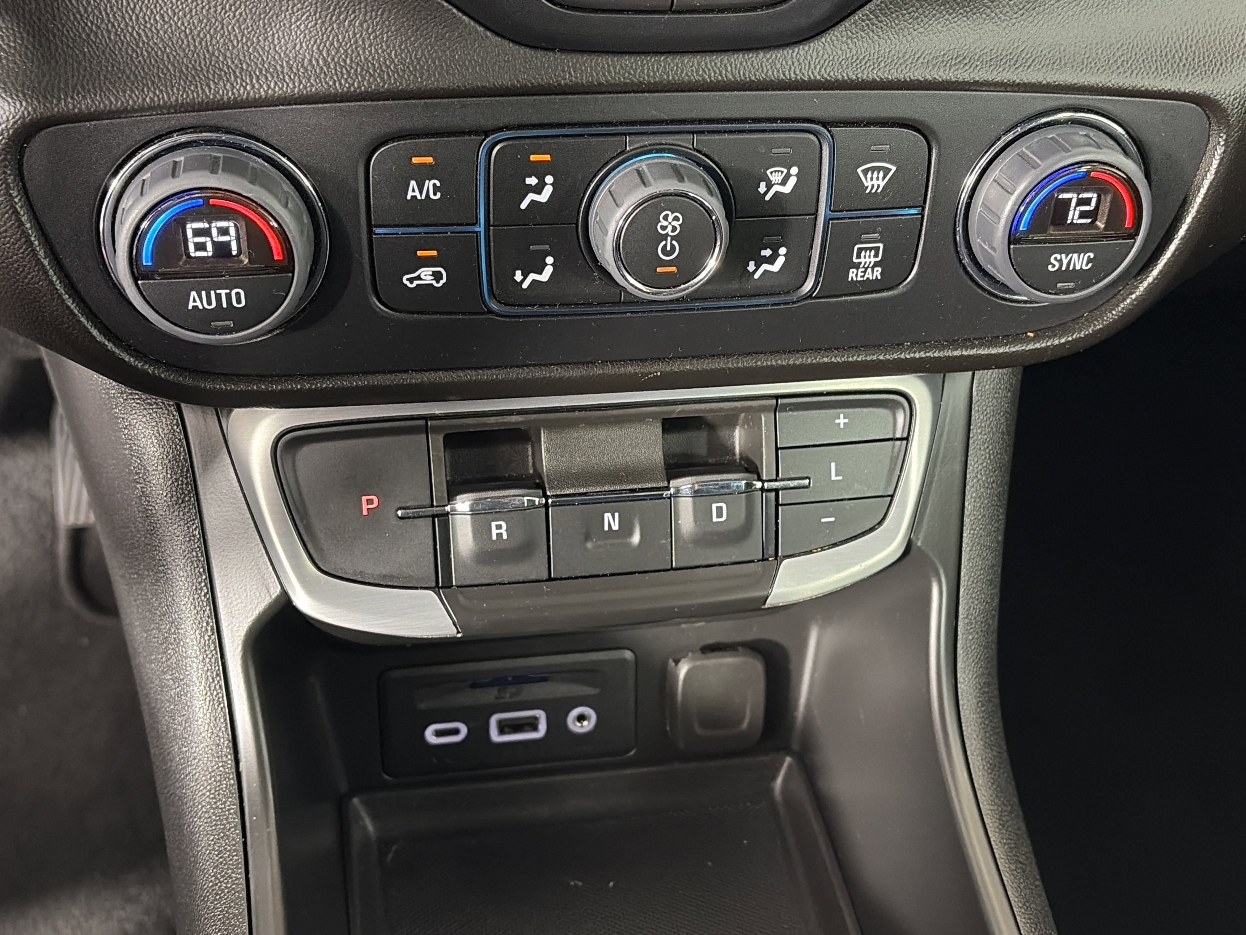 Certified 2023 GMC Terrain SLT image 24