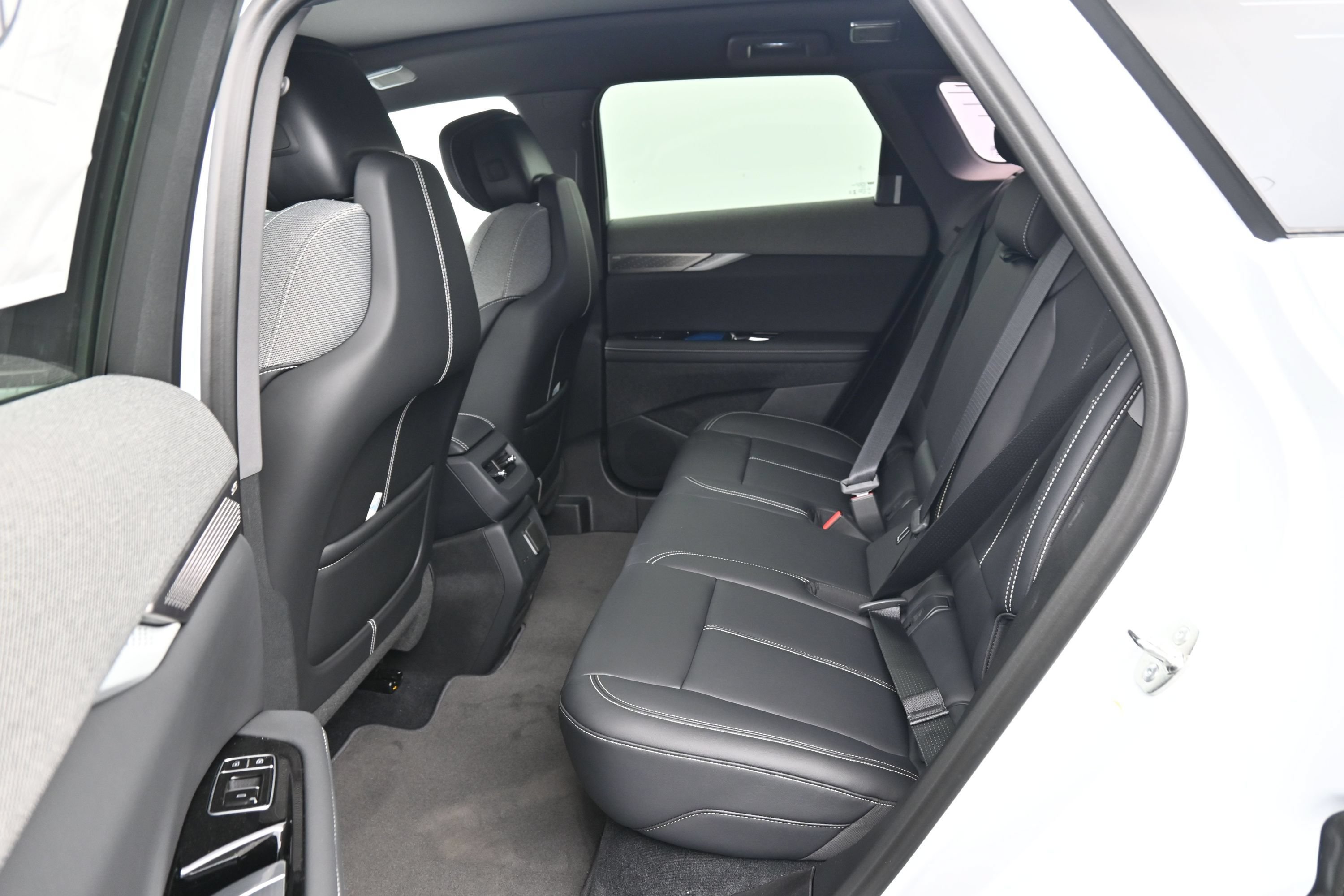 New 2026 Cadillac Optiq Luxury 1 w/ LPO, Floor Liner Package AWD/4WD image 10