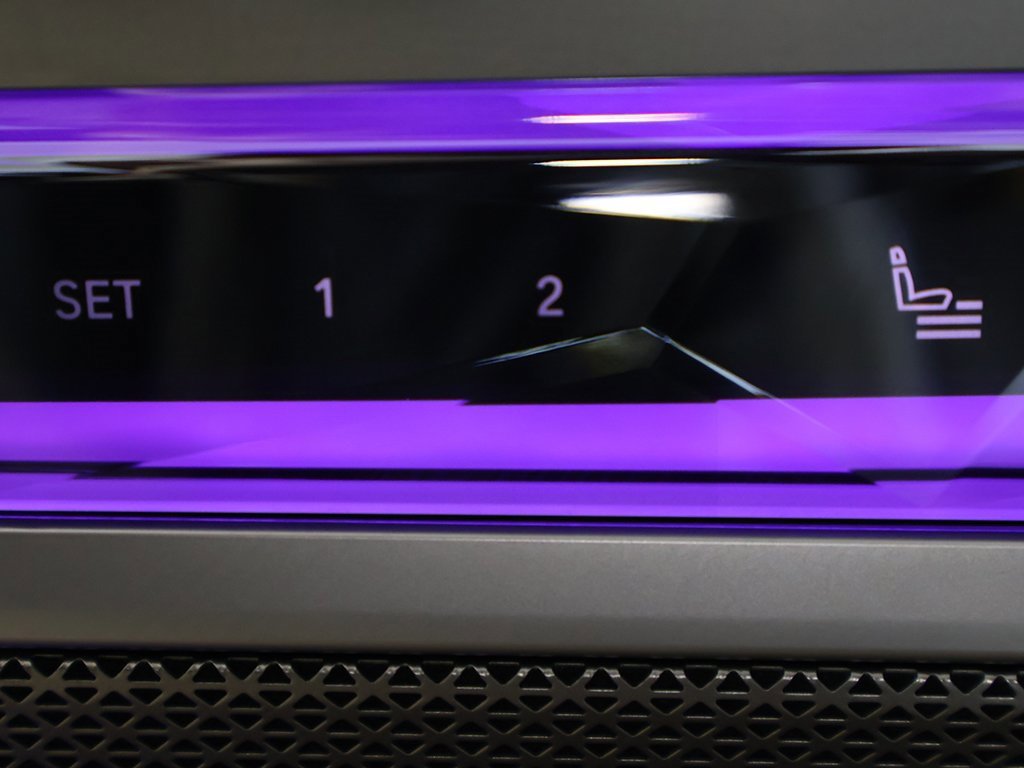 Used 2025 BMW i7 xDrive60 w/ Premium Package image 38