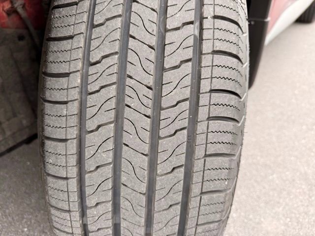 Certified 2024 Nissan Pathfinder SV w/ Black Appearance Package image 10