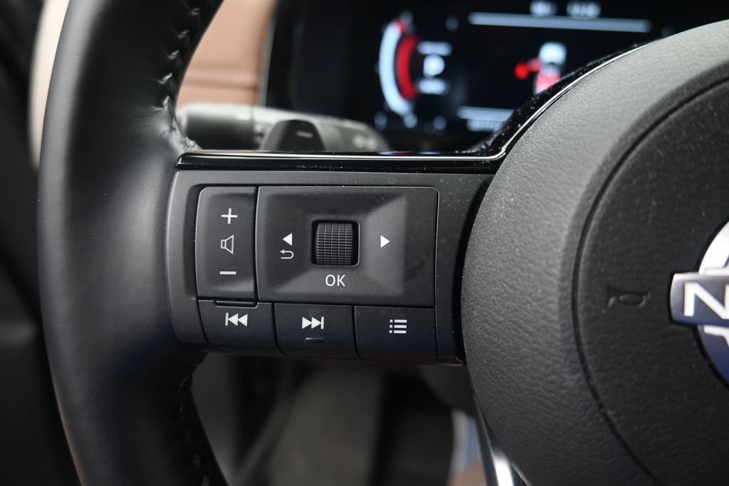 Used 2025 Nissan Pathfinder Platinum AWD/4WD image 24