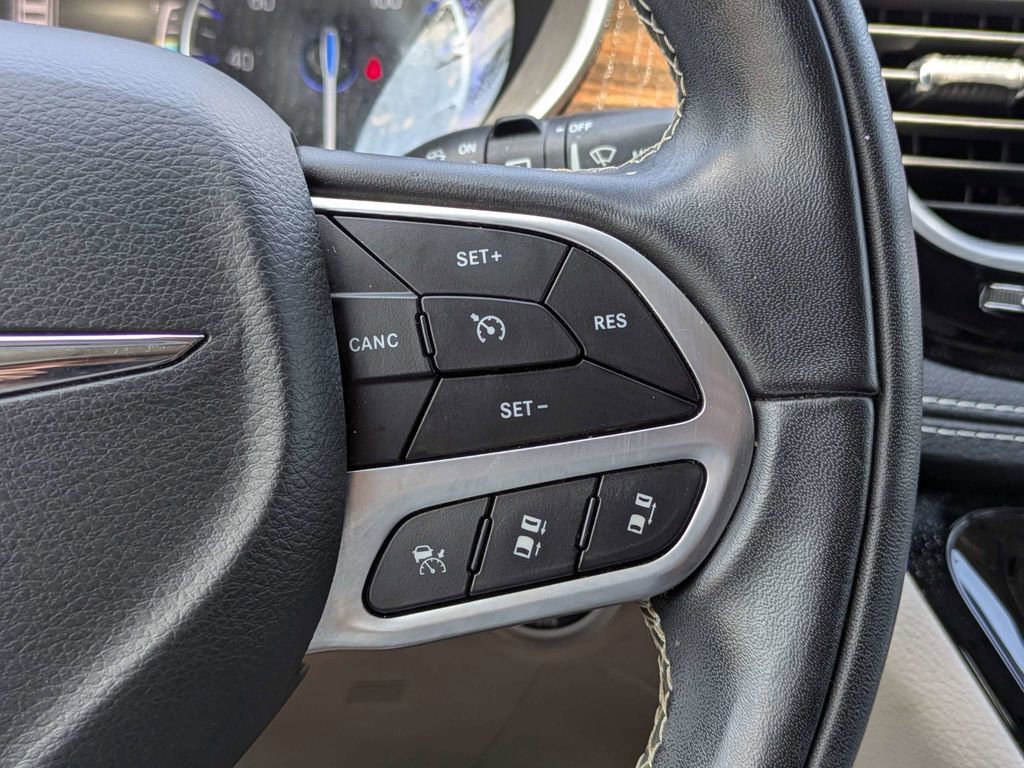 Used 2022 Chrysler Pacifica Limited FWD image 33