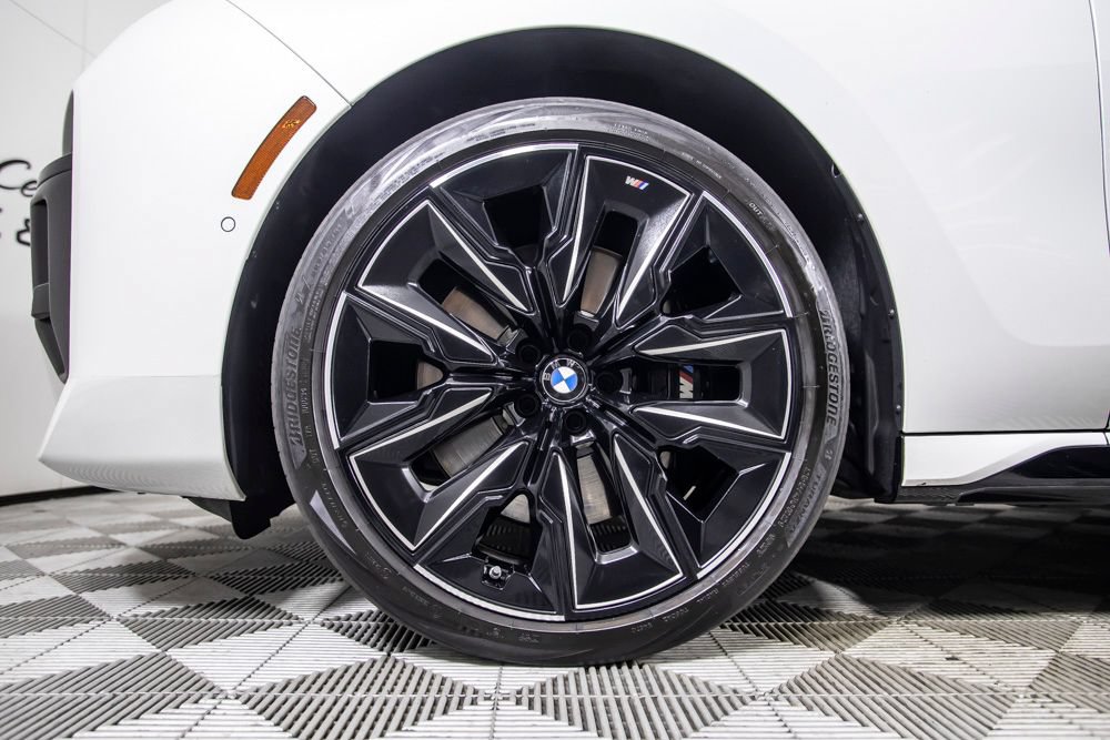 Used 2023 BMW 760i xDrive w/ Luxury Rear Seating Package AWD/4WD image 44