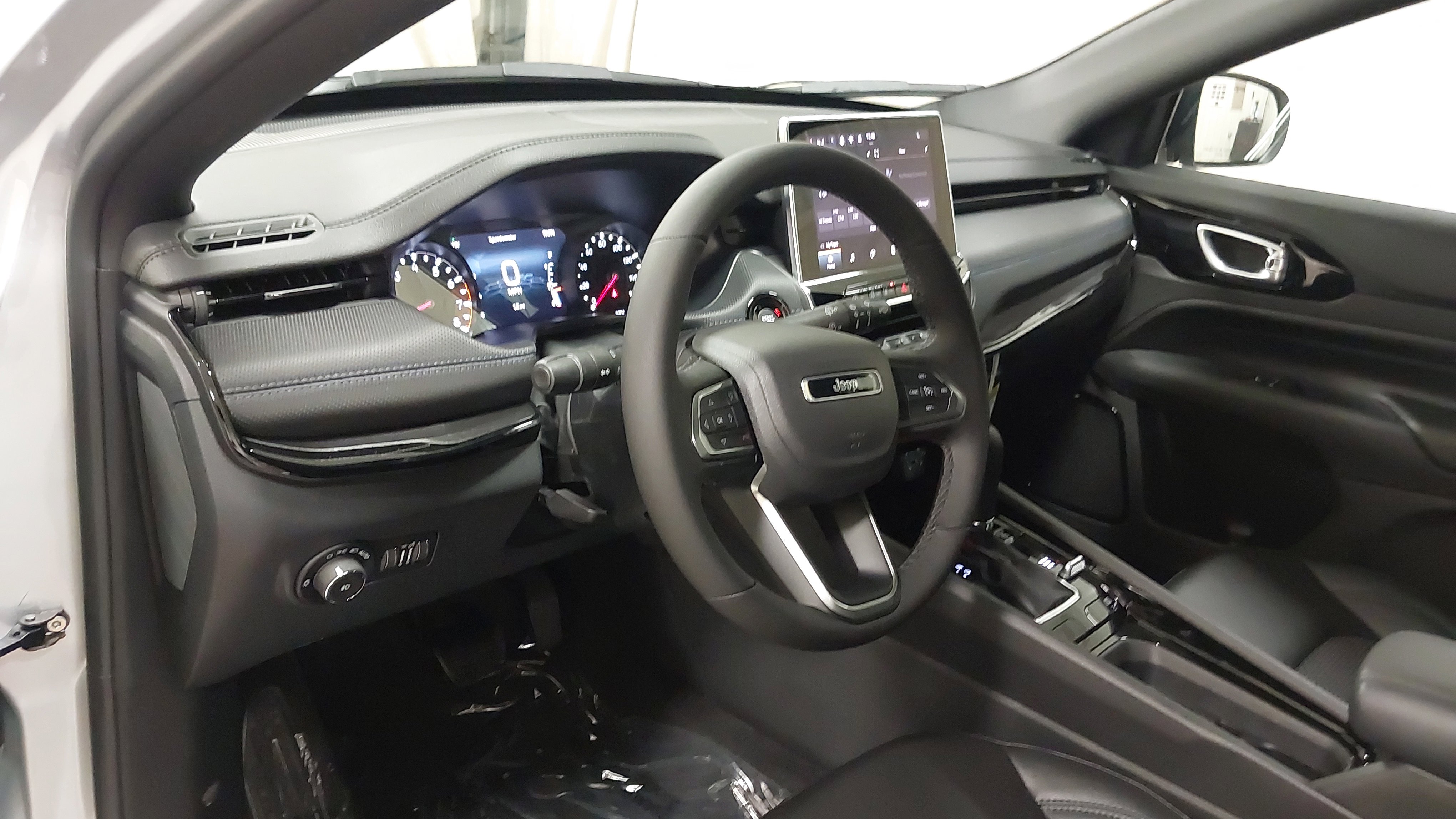 New 2026 Jeep Compass Latitude image 17