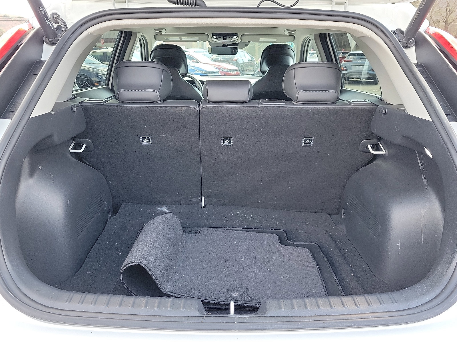 Used 2023 Kia Niro SX Touring image 28