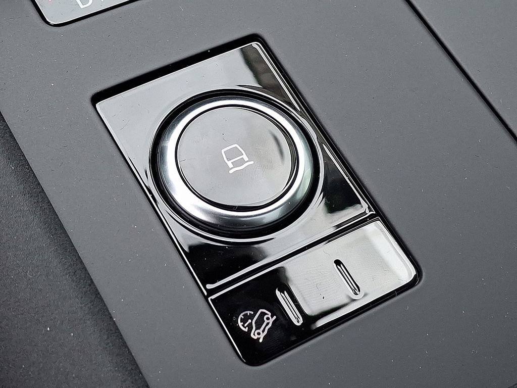 New 2026 Land Rover Discovery Limited Edition image 13