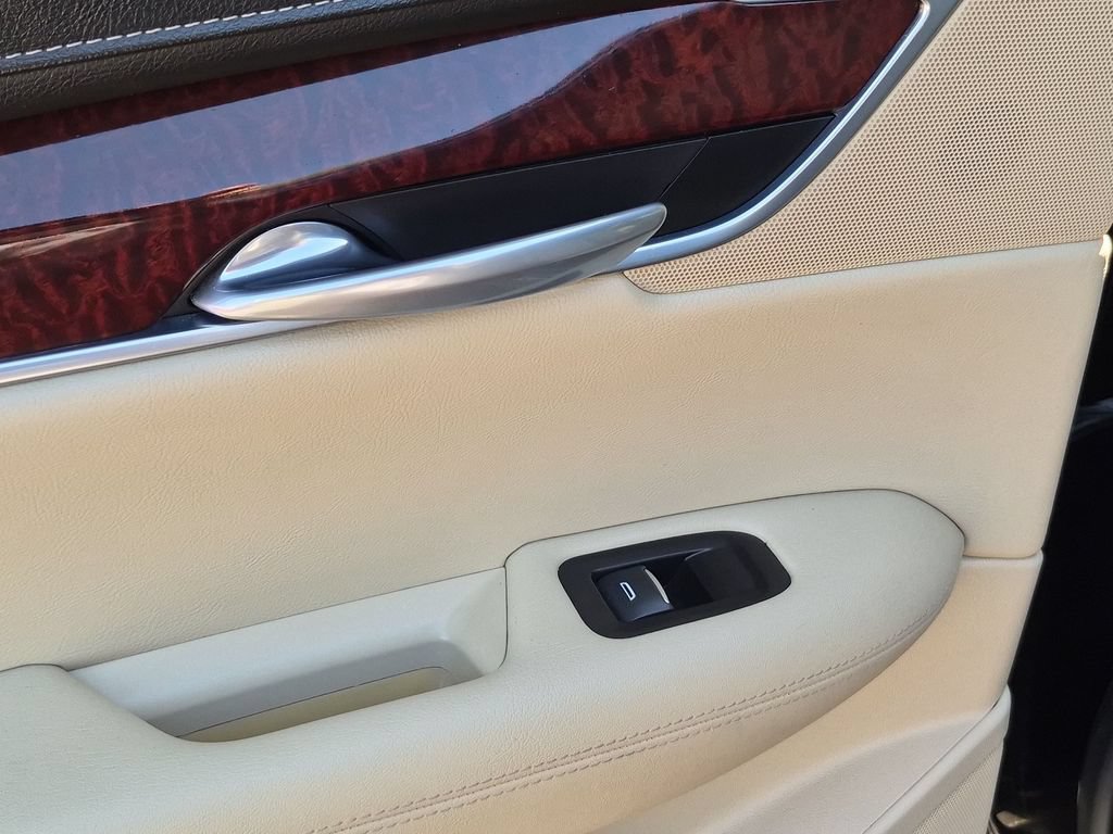 Used 2018 Cadillac XT5 Luxury w/ Driver Awareness Package FWD image 18