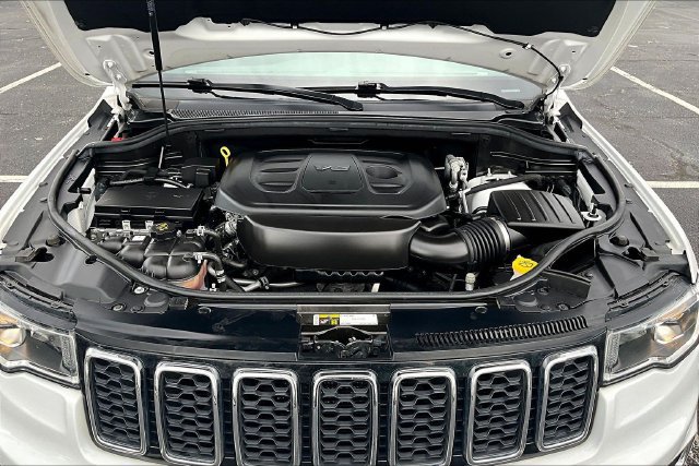 Used 2019 Jeep Grand Cherokee Laredo w/ Laredo X Package AWD/4WD image 29