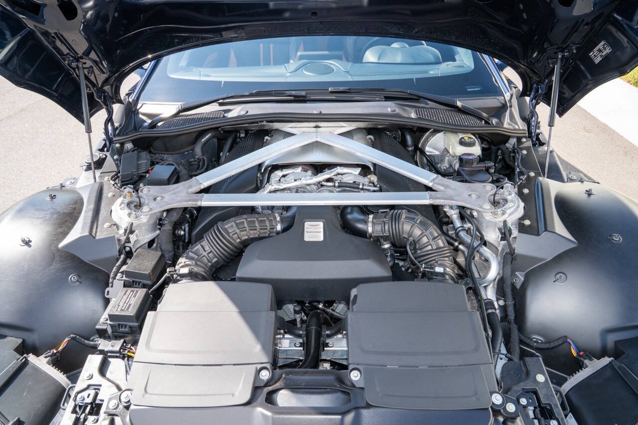 Used 2020 Aston Martin V8 Vantage Coupe RWD image 59