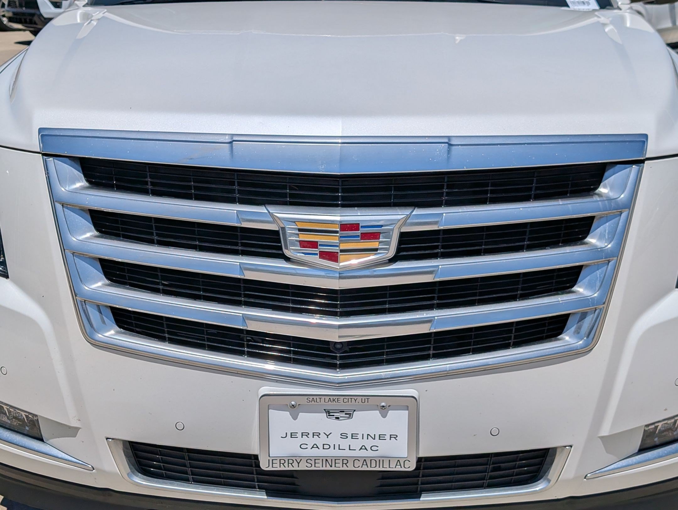 Used 2020 Cadillac Escalade Premium Luxury AWD/4WD image 9