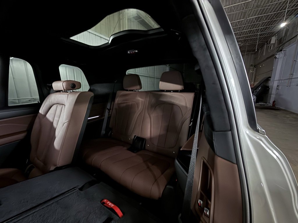 Used 2021 BMW X7 xDrive40i w/ Premium Package 2 image 24