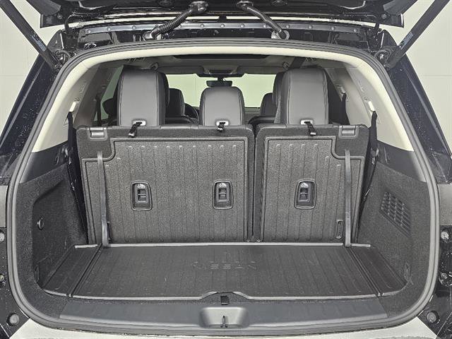 New 2025 Nissan Pathfinder Platinum AWD/4WD image 21