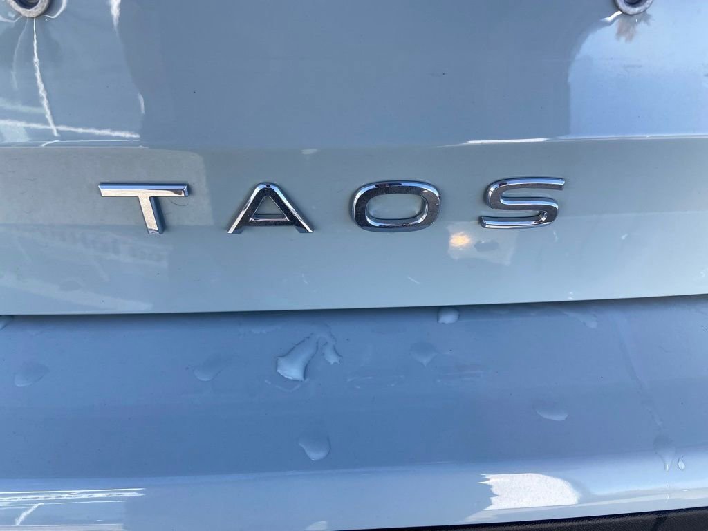 Used 2025 Volkswagen Taos SE image 14