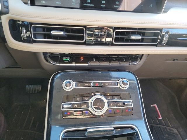 Used 2023 Lincoln Nautilus Reserve w/ Equipment Group 202A image 13